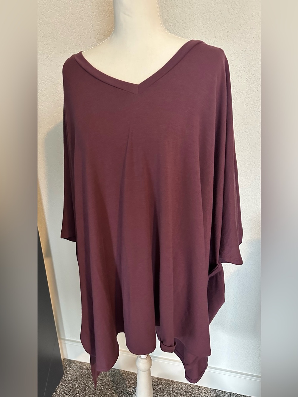 Zenana Relaxed V-Neck Women's Top in Plum